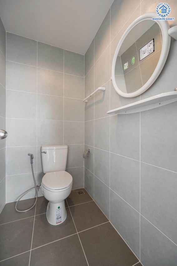 บ้านเดี่ยวฟิลคฤหาสน์มือสองตกแต่งใหม่ แบรนด์ LH ดีไซน์สุดหรูหรา โครงการ ลดาวัลย์ ปิ่นเกล้า เนื้อที่ 178.6 ตร.ว. บนพื้นที่ใช้สอยถึง 651.84 ตร.ม. ฟังก์ชันจัดเต็ม 5 ห้องนอน 7 ห้องน้ำ  1 ห้องแม่บ้าน จอดรถได้ถึง 3 คัน ทำเลศักยภาพติดถนนบรมราชชนนี เชื่อมต่อหลายเส้นทาง ใกล้มหาวิทยาลัยมหิดล และเซ็นทรัลศาลายา